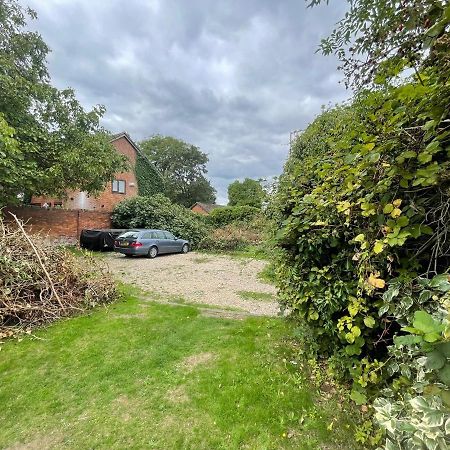 Villa Perfect For Large Family & Friends, Free Parking, Games Reading Exterior foto
