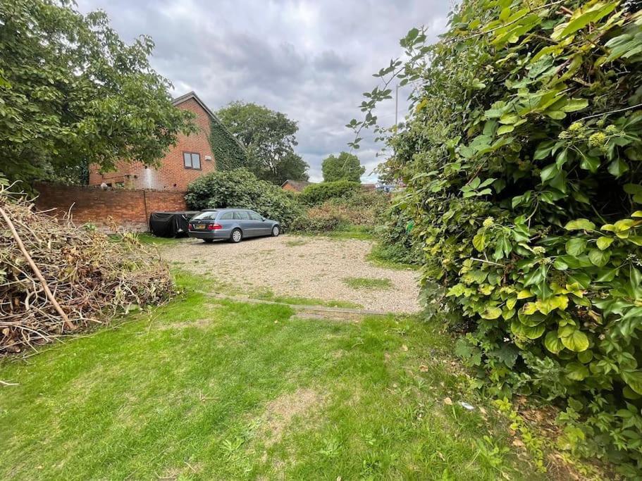 Villa Perfect For Large Family & Friends, Free Parking, Games Reading Exterior foto