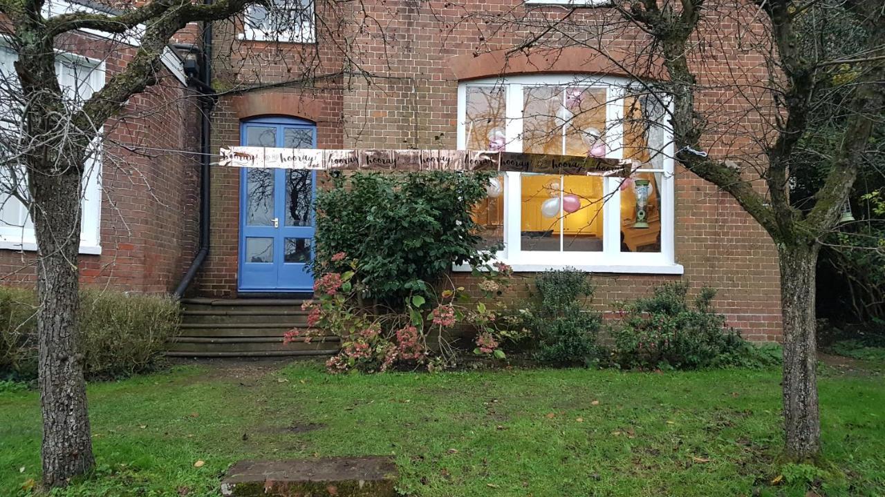 Villa Perfect For Large Family & Friends, Free Parking, Games Reading Exterior foto