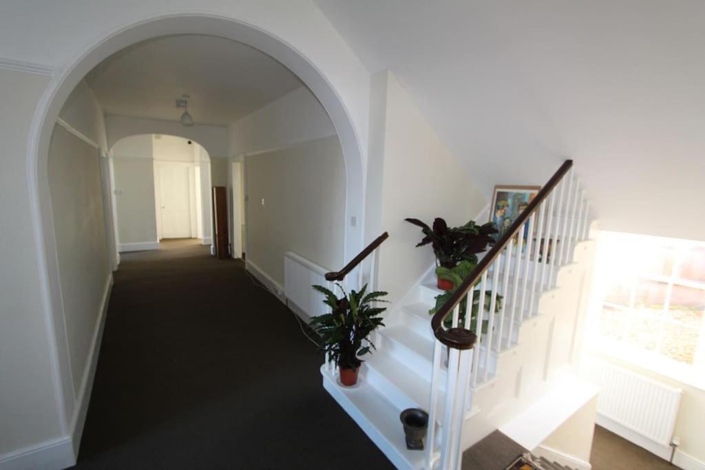 Villa Perfect For Large Family & Friends, Free Parking, Games Reading Exterior foto