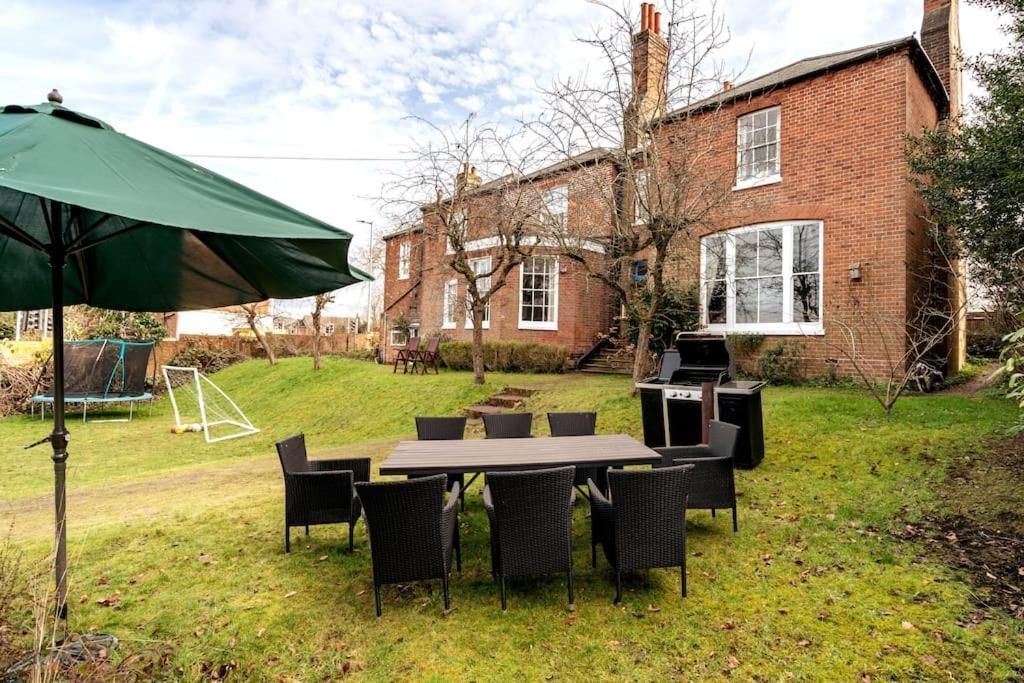 Villa Perfect For Large Family & Friends, Free Parking, Games Reading Exterior foto