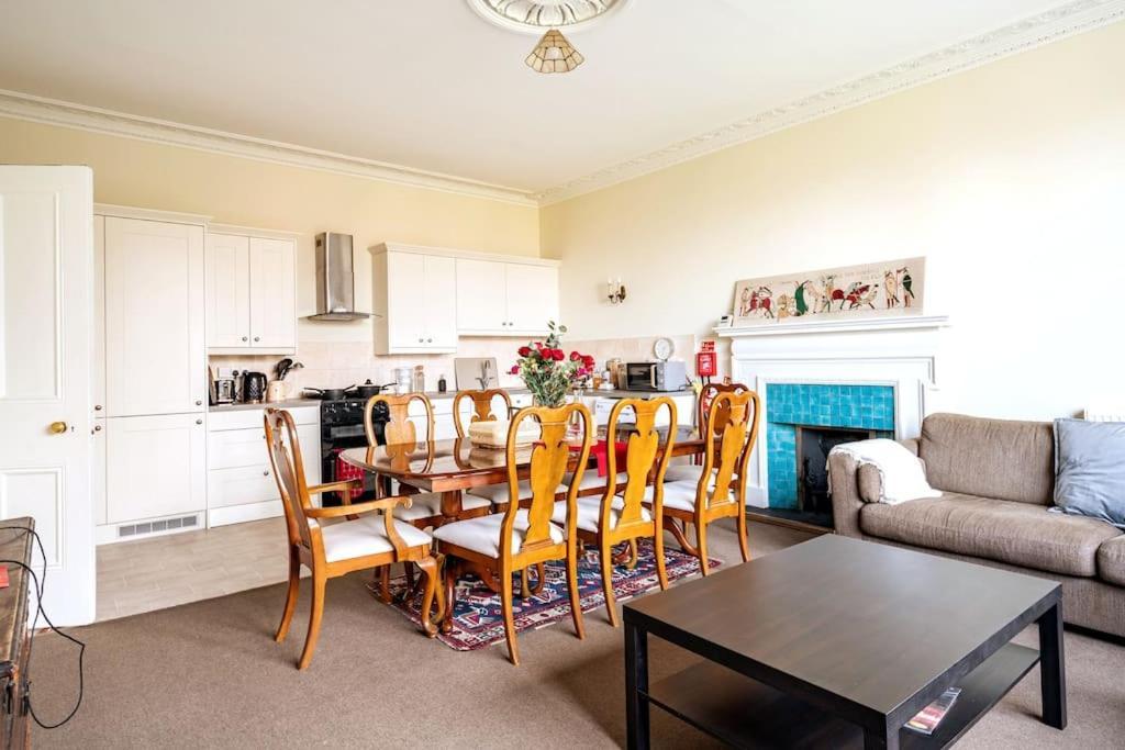 Villa Perfect For Large Family & Friends, Free Parking, Games Reading Exterior foto