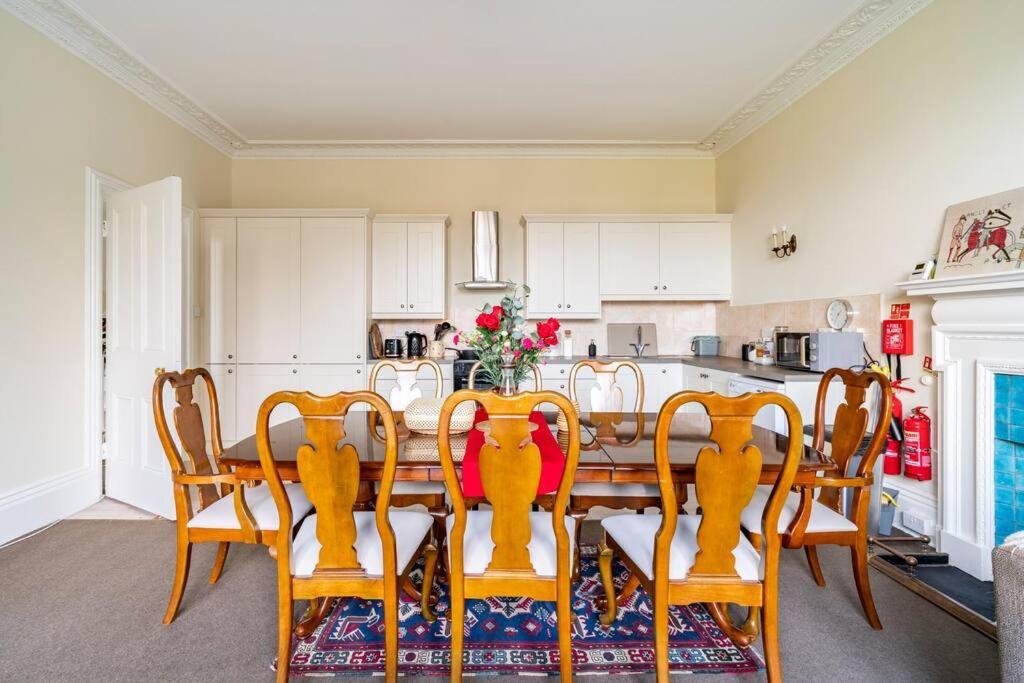 Villa Perfect For Large Family & Friends, Free Parking, Games Reading Exterior foto